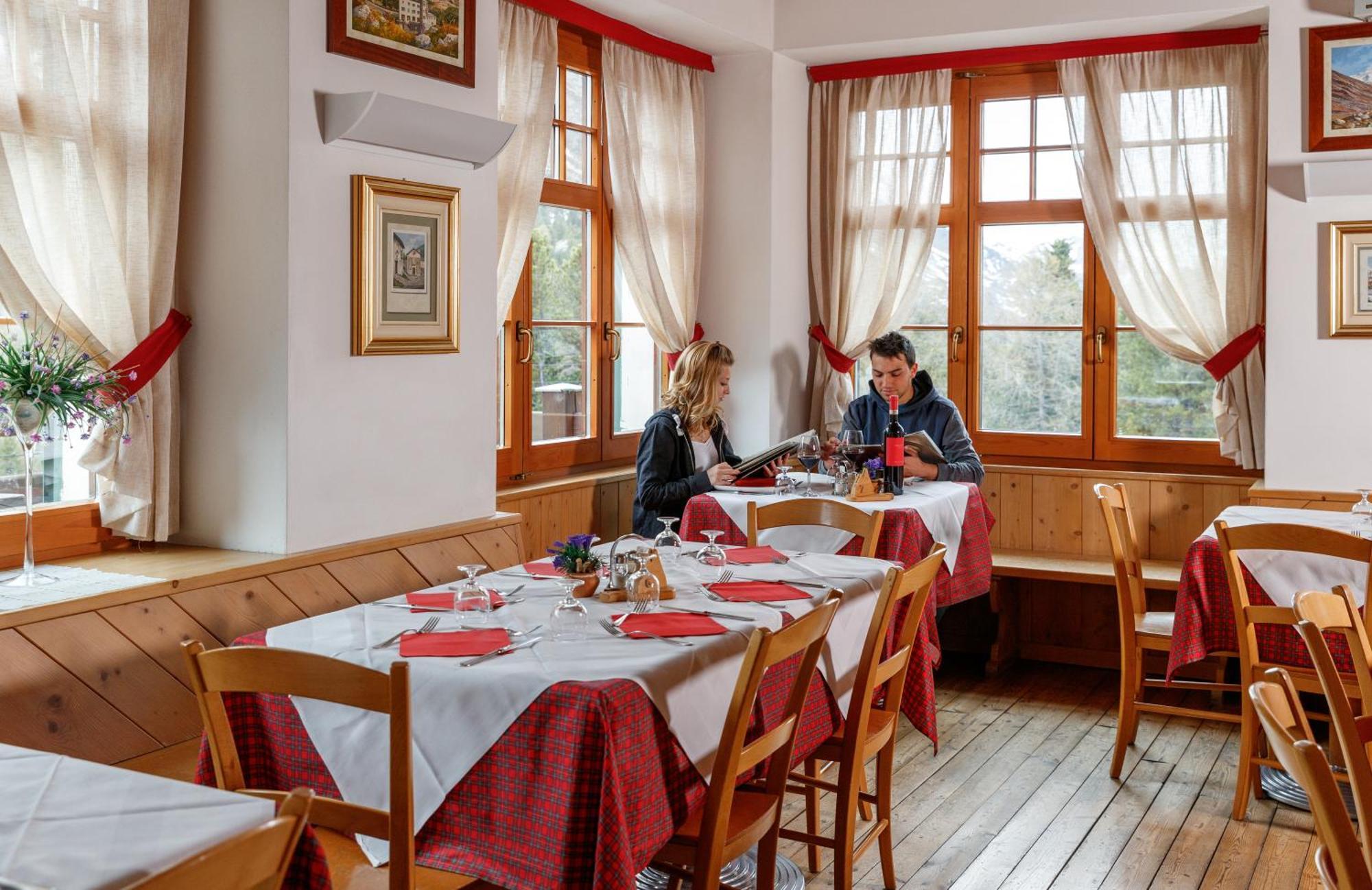 Hotel Rifugio Forni Valfurva Esterno foto